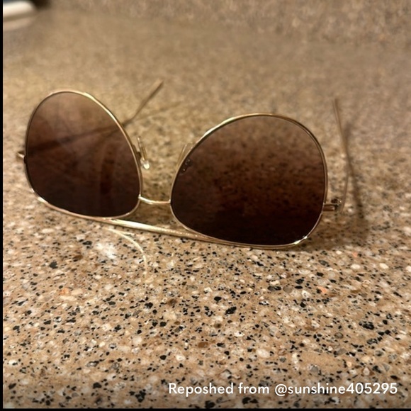 Diff x Oversized Aviator Sunglasses - Picture 7 of 9